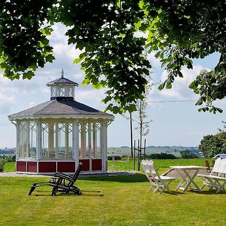 Torsborgs Gard Acomodação com café da manhã Simrishamn Exterior foto